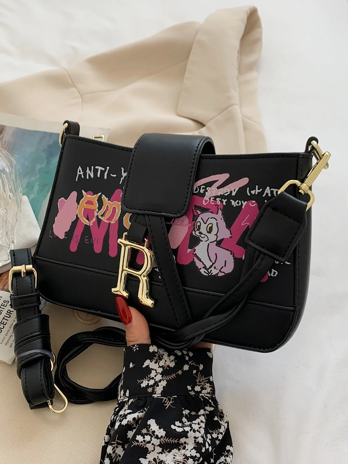 Cartoon & Letter Graphic Shoulder Bag