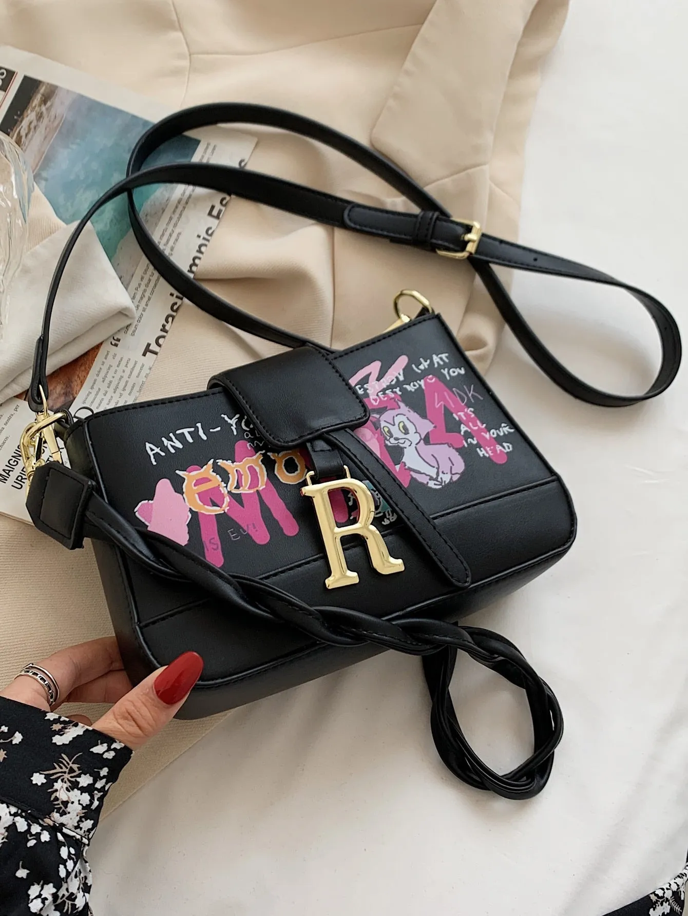 Cartoon & Letter Graphic Shoulder Bag