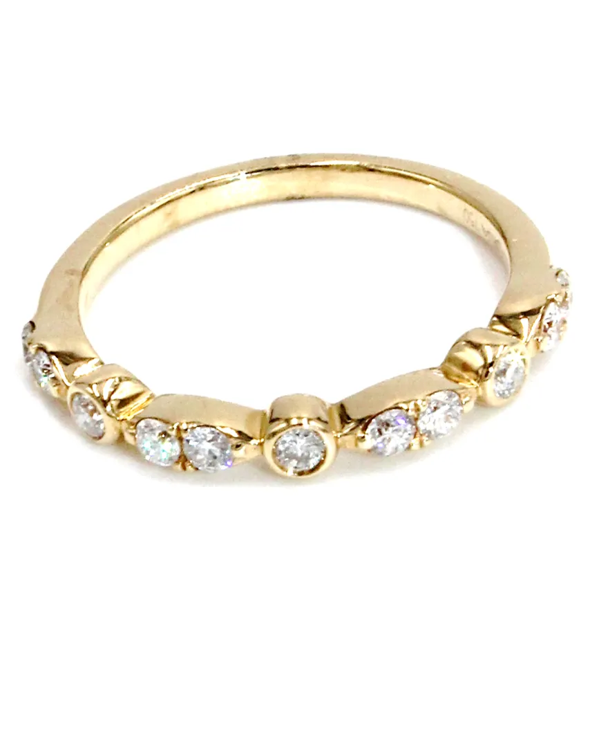 Diamond Ring in 18K Yellow Gold