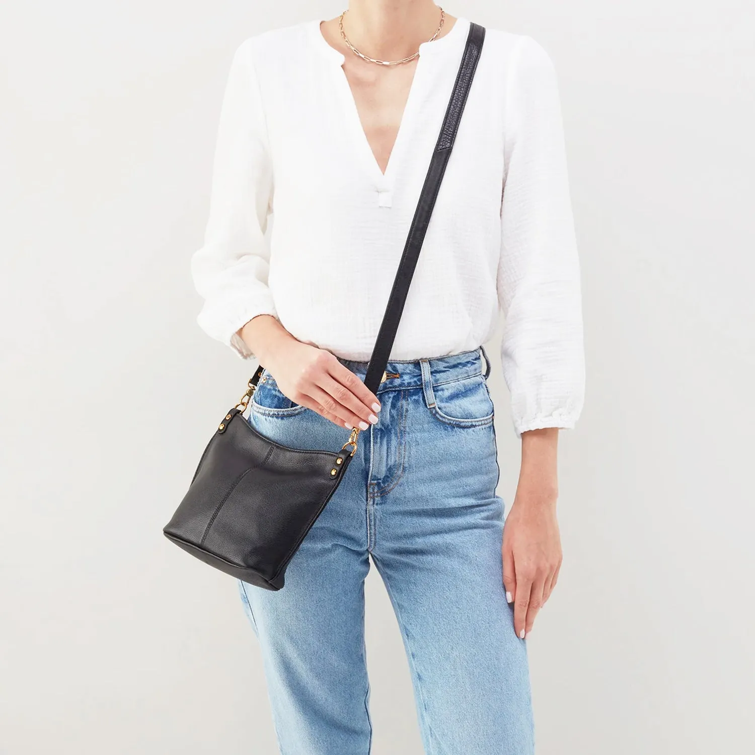 Hobo Pier Small Crossbody Black Leather