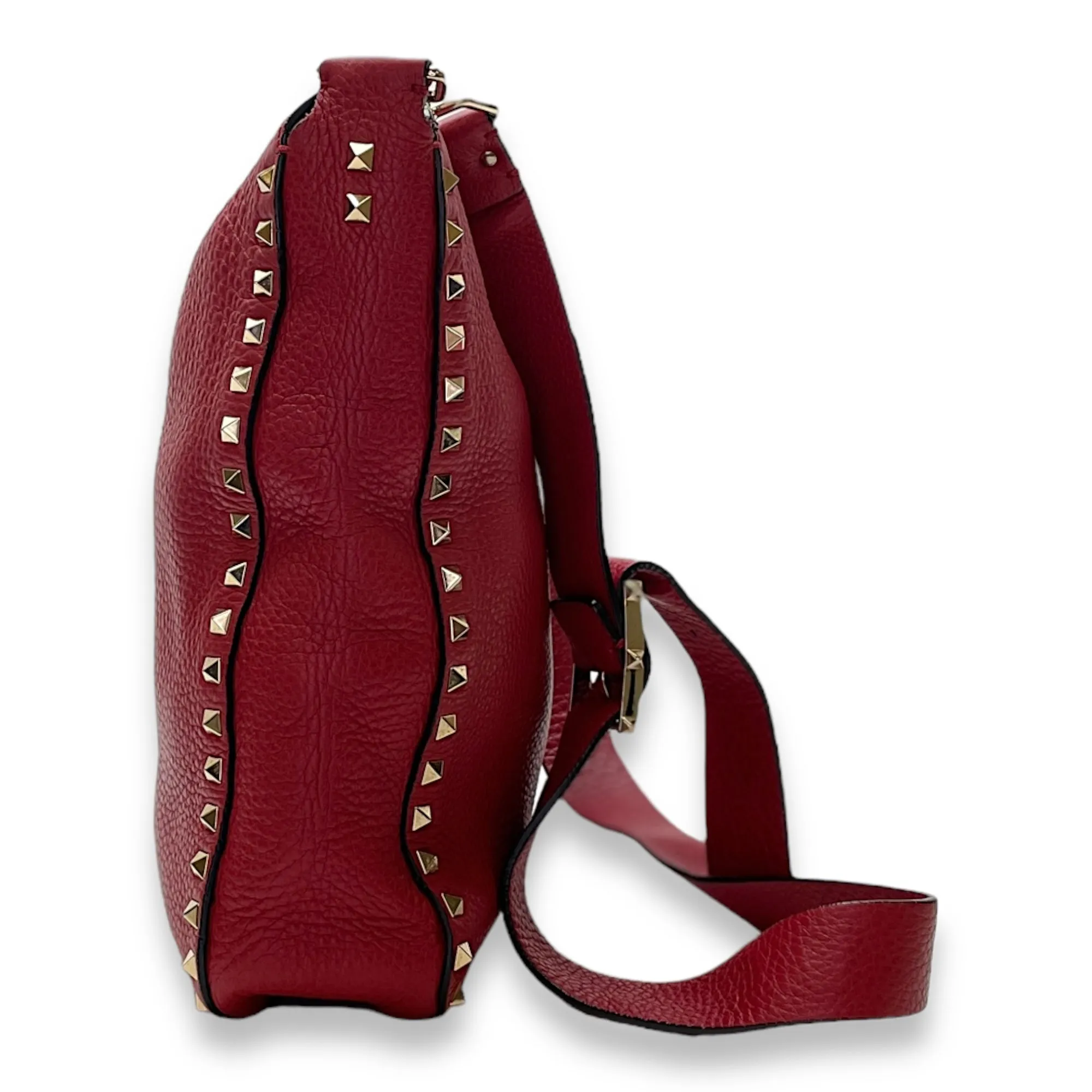 Rockstud Hobo Red Shoulder Bag in Calfskin, Gold hardware